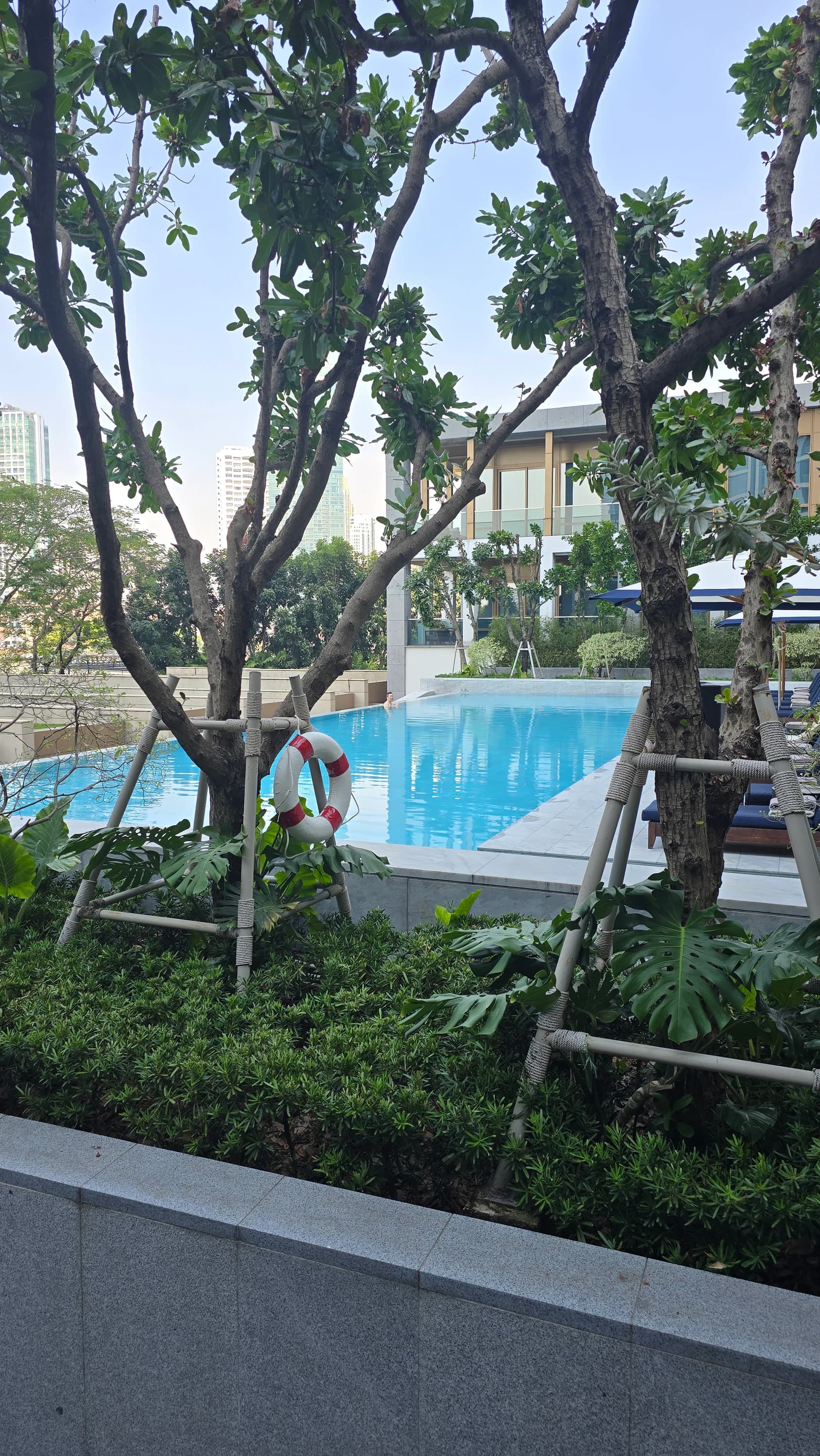 Capella Bangkok pool and riverside facility detail 007