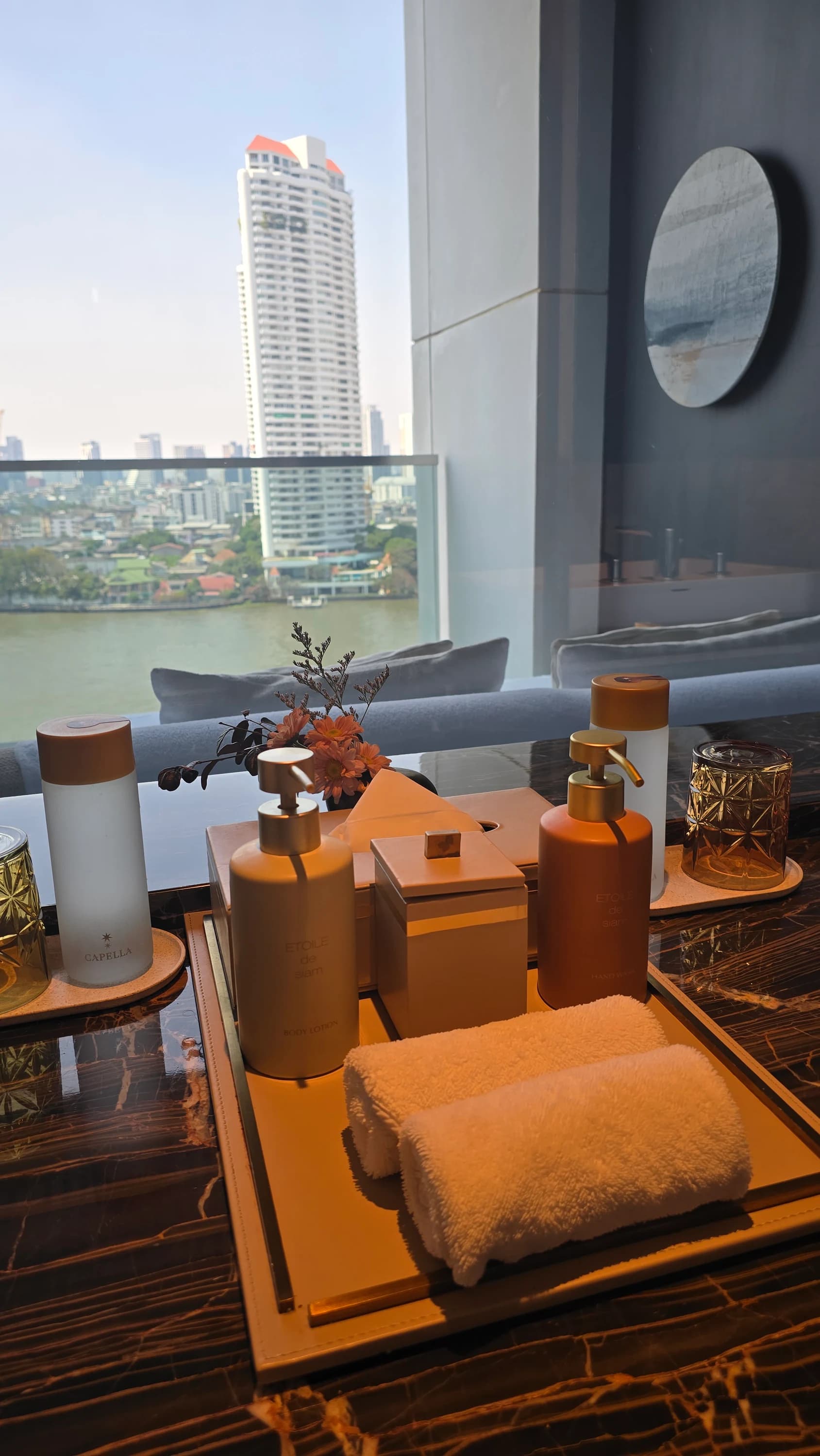 Capella Bangkok bathroom detail 091