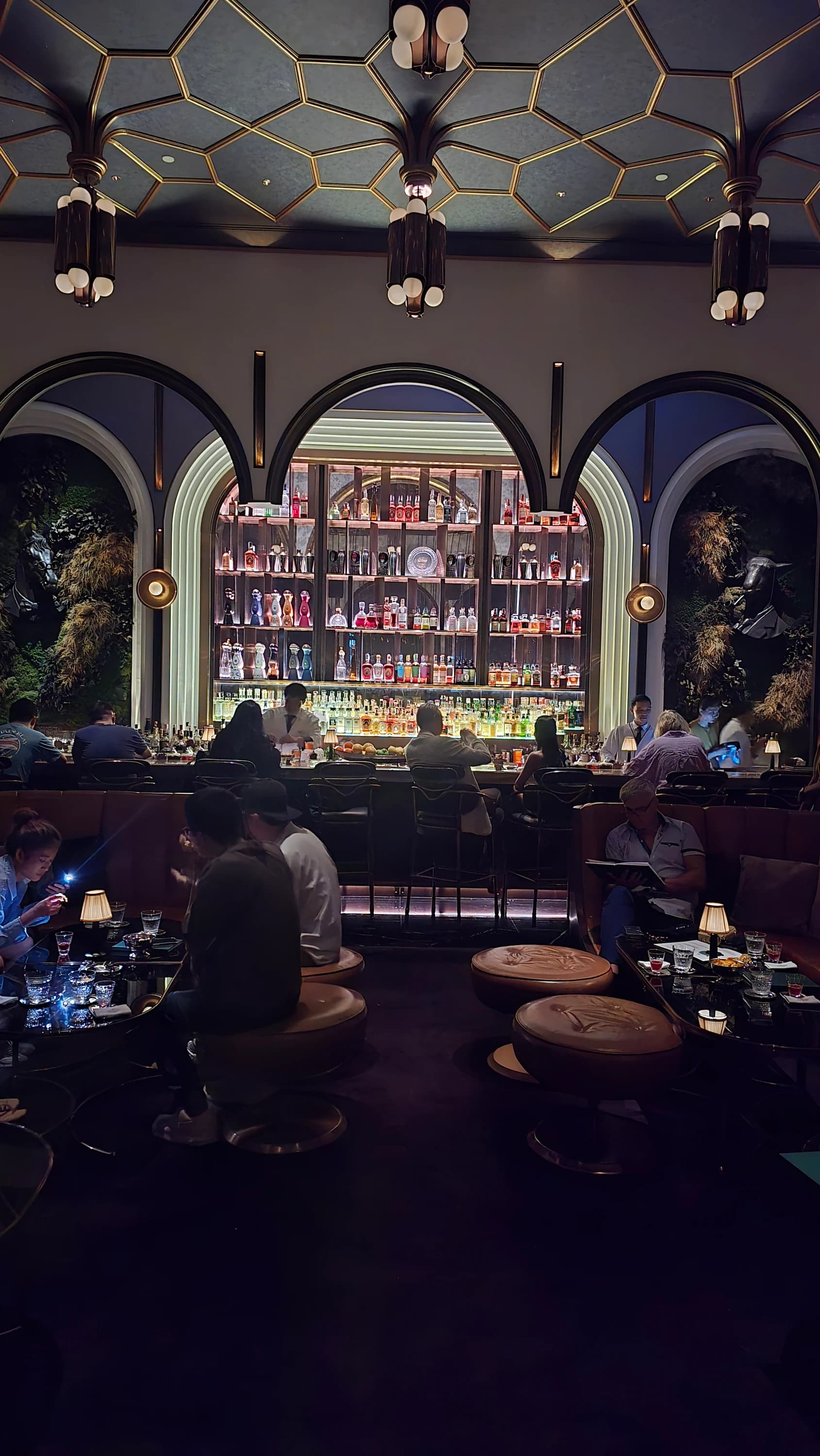 Nearby Four Seasons Bangkok pub context 138