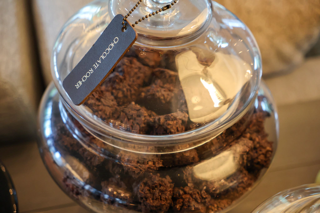 Chocolate Rocher المتاحة باستمرار في الصالة.