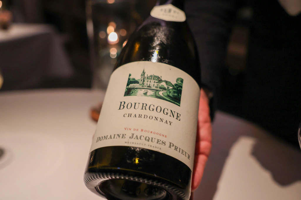 Domaine Jacques Prieur Bourgogne Chardonnay، نبيذ أبيض من بورغونيا.