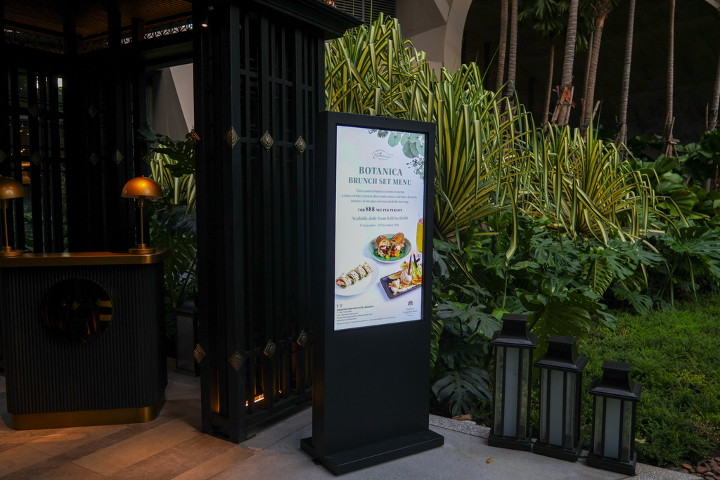 ป้ายบรันช์ Botanica Garden Terrace ข้างทางสวน